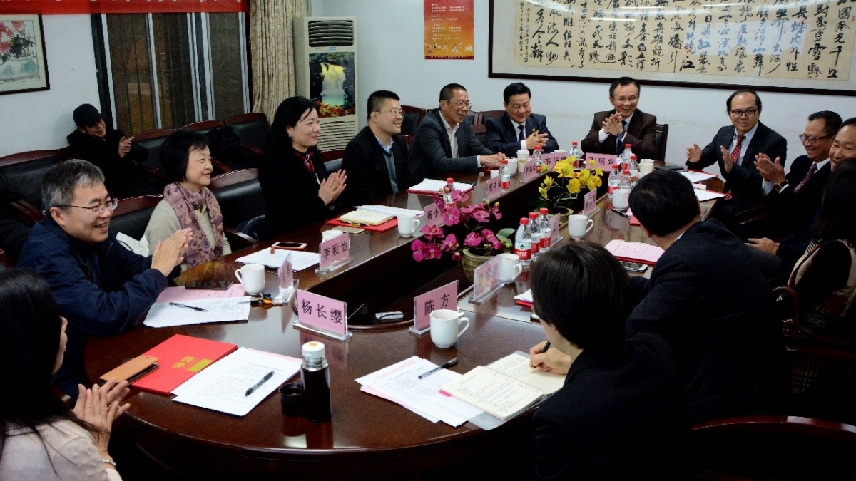 受聘导师热烈讨论